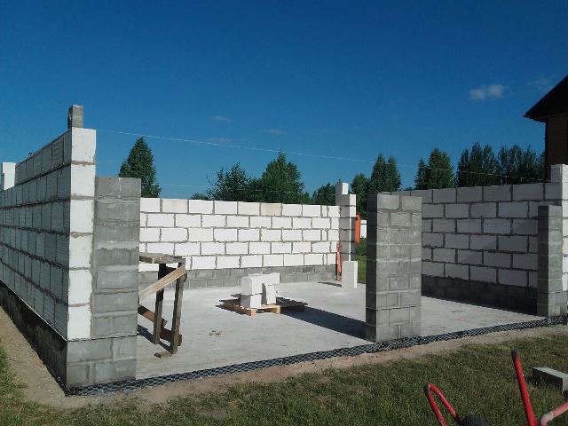 Стены гаража из блоков (бетонных и газобетонных)
